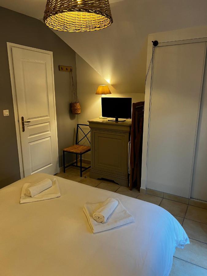 11 Les Pins Penches Apartment นูฟ์ชาเทล-อาร์เดอโลต์ ภายนอก รูปภาพ
