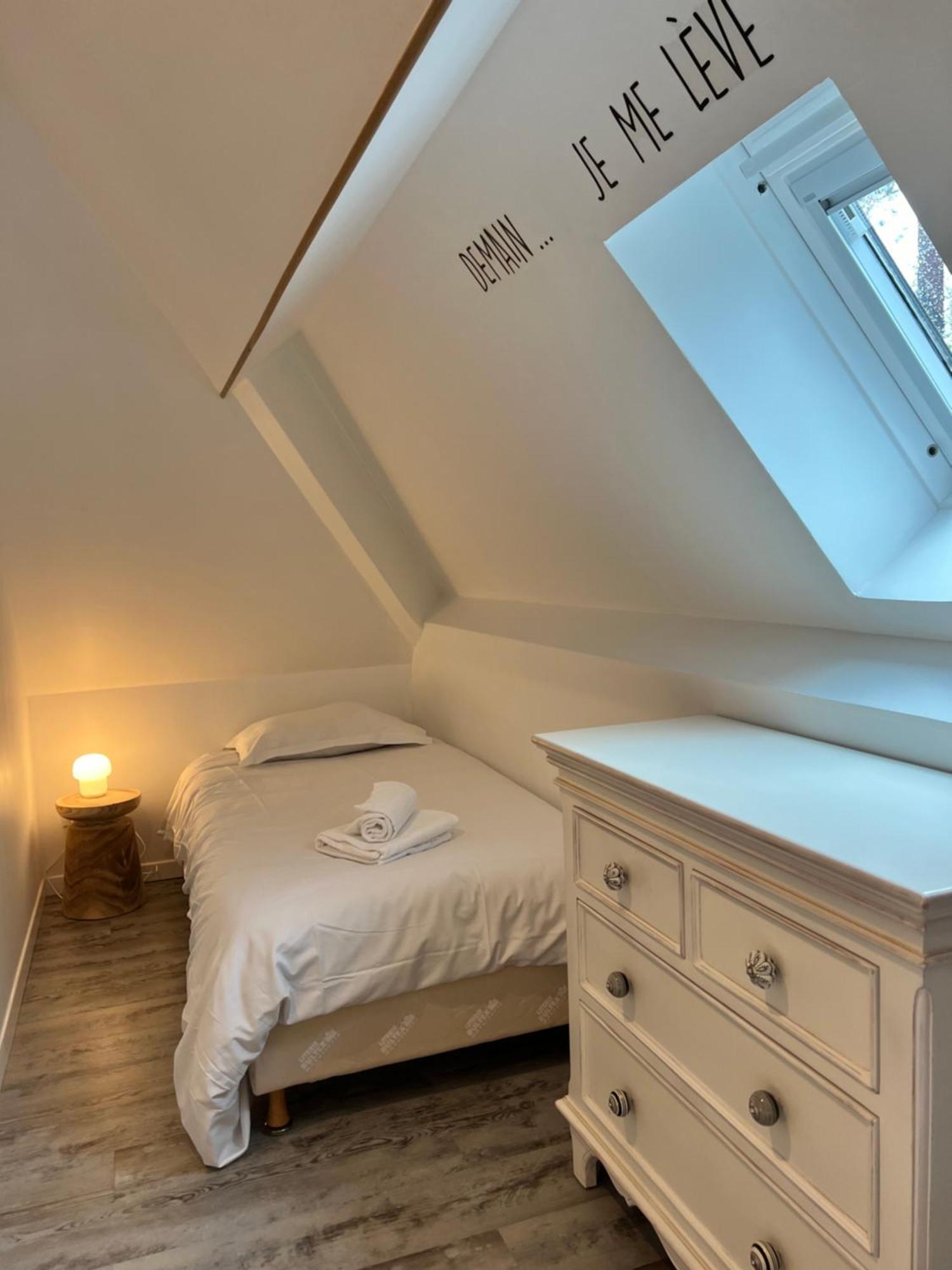11 Les Pins Penches Apartment นูฟ์ชาเทล-อาร์เดอโลต์ ภายนอก รูปภาพ