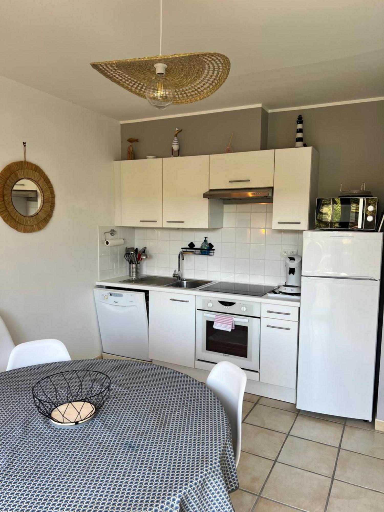 11 Les Pins Penches Apartment นูฟ์ชาเทล-อาร์เดอโลต์ ภายนอก รูปภาพ